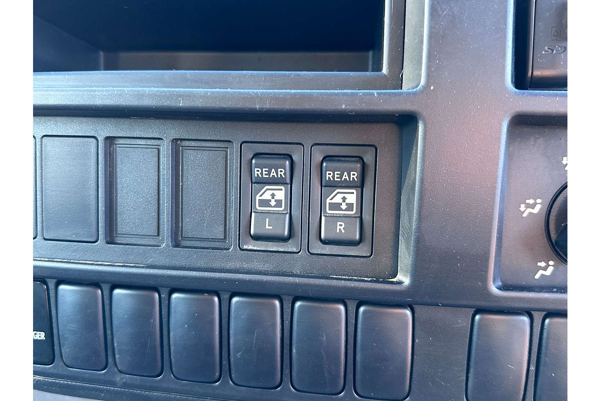 2018 Hino 300 Series 617  4x2 LWB