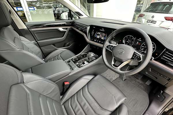 2024 Volkswagen Touareg 170TDI RC