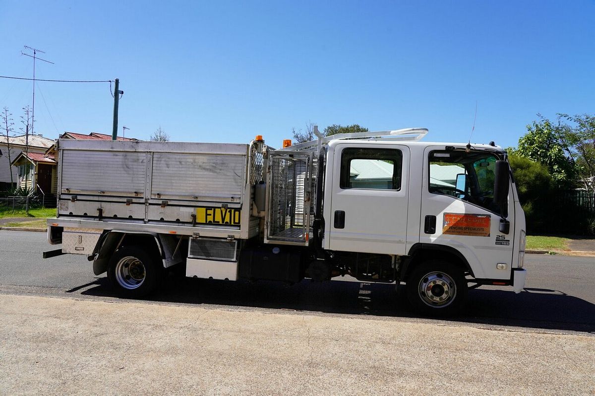 2011 Isuzu NPR 250 Crew NH 4x2