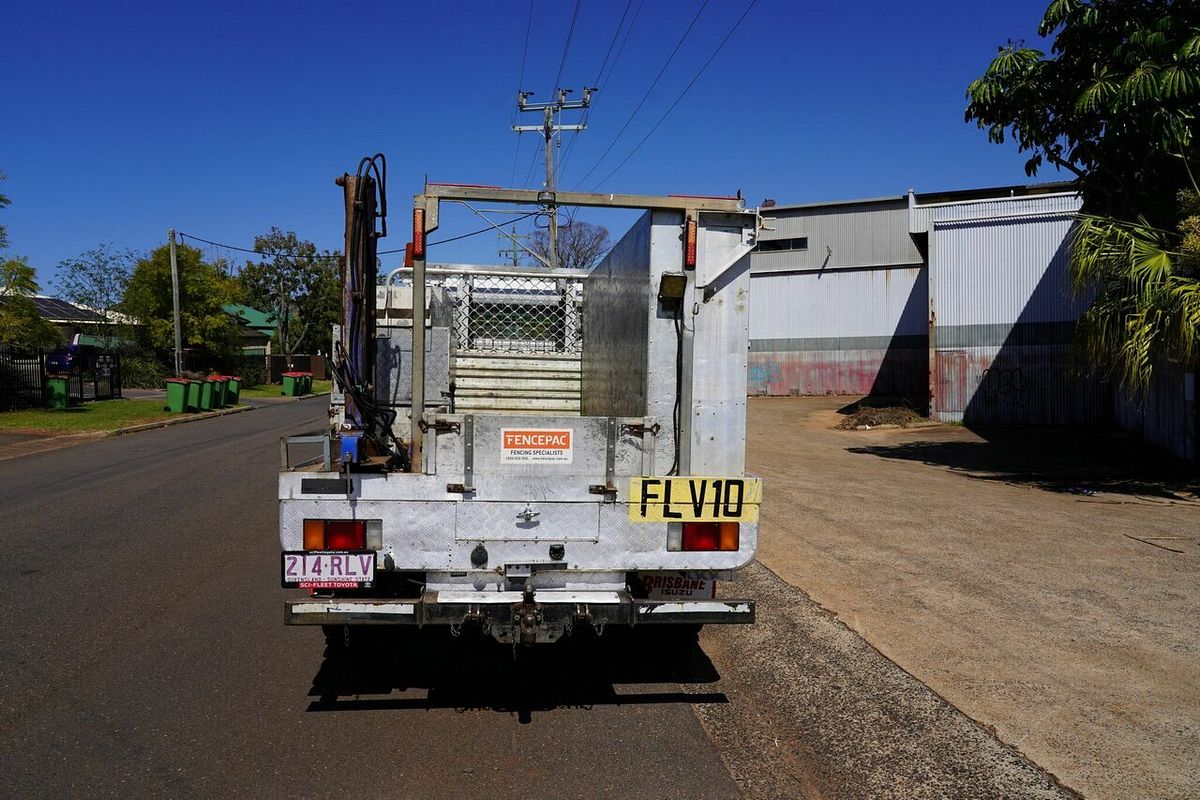 2011 Isuzu NPR 250 Crew NH 4x2