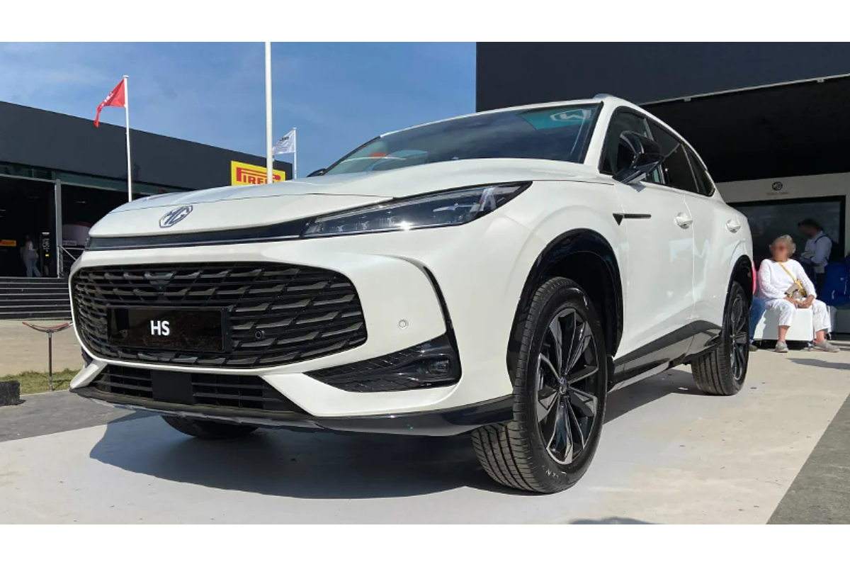 2024 MG HS Essence SAS23