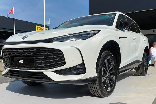 2024 MG HS Essence SAS23