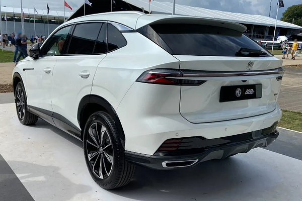 2024 MG HS Essence SAS23
