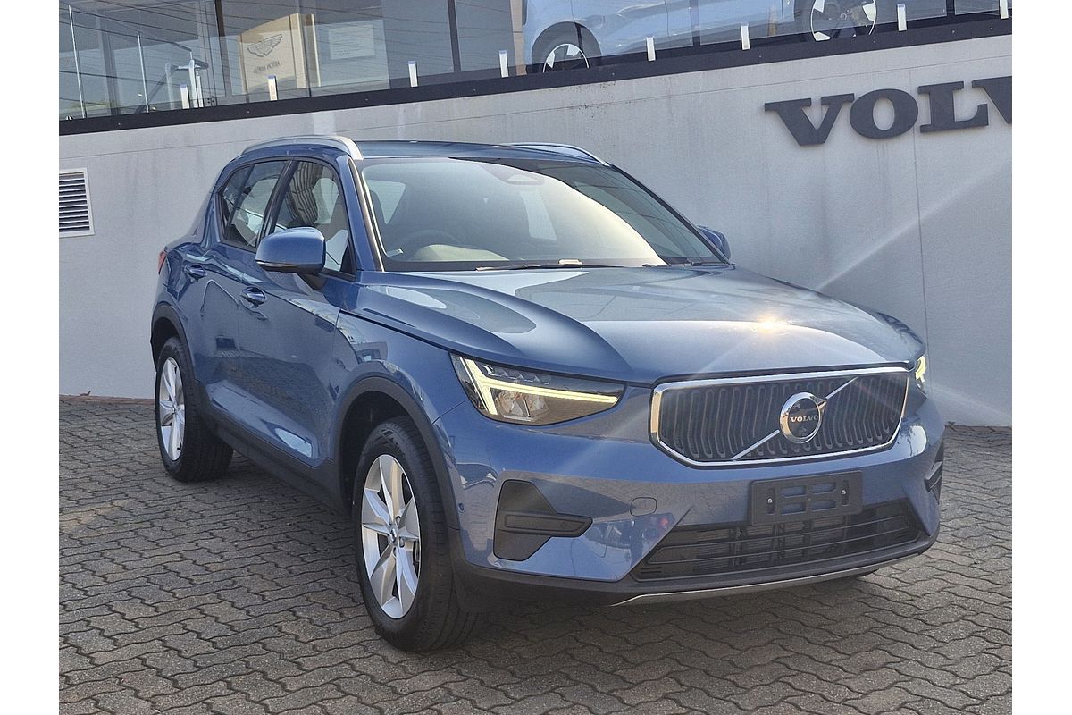 2023 Volvo XC40 Plus B4