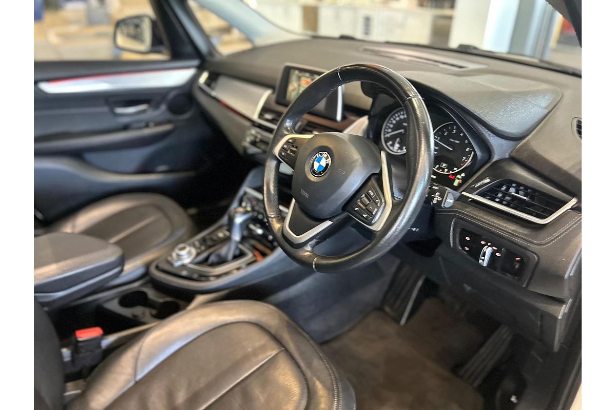 2015 BMW 2 Series 220i Luxury Line F45