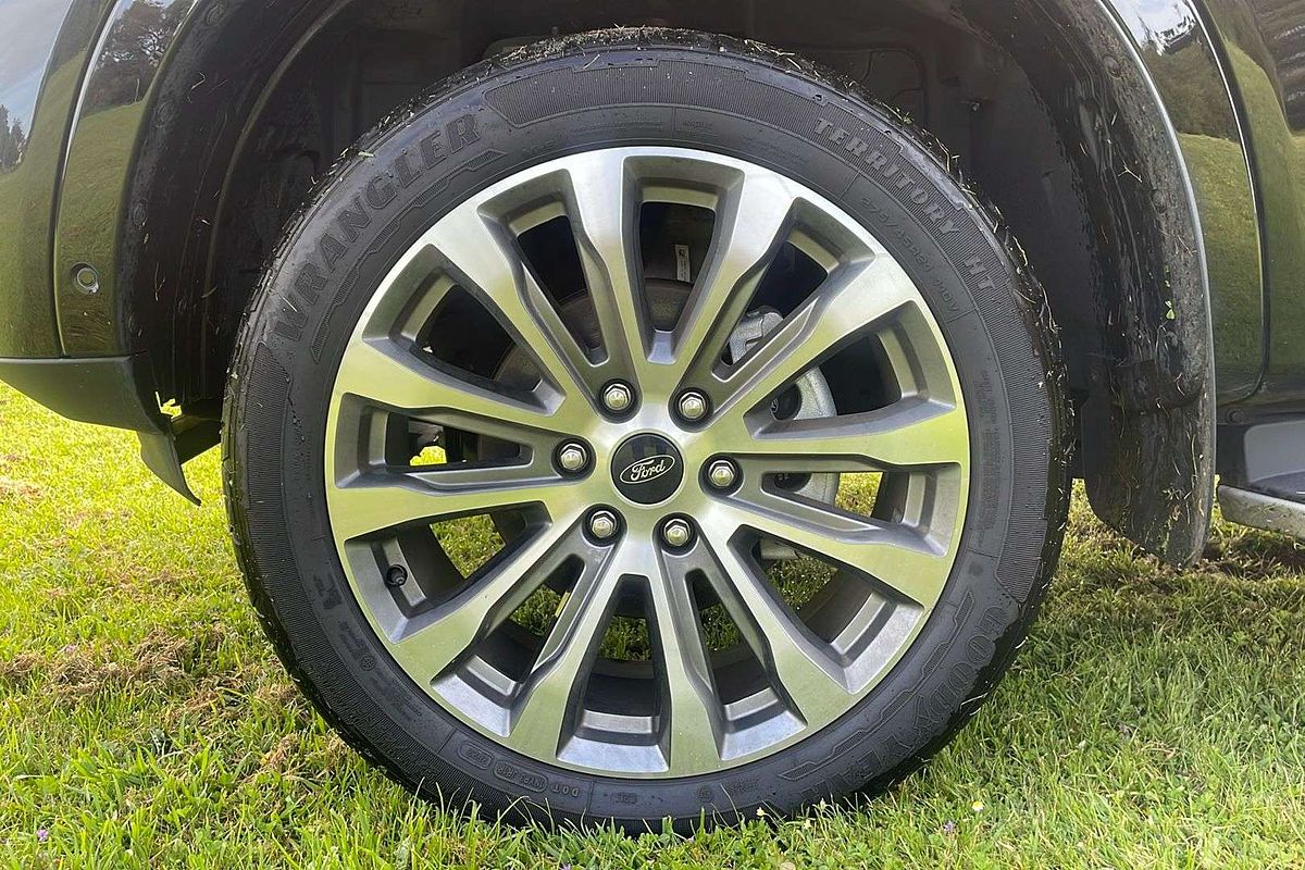 2022 Ford Everest Platinum
