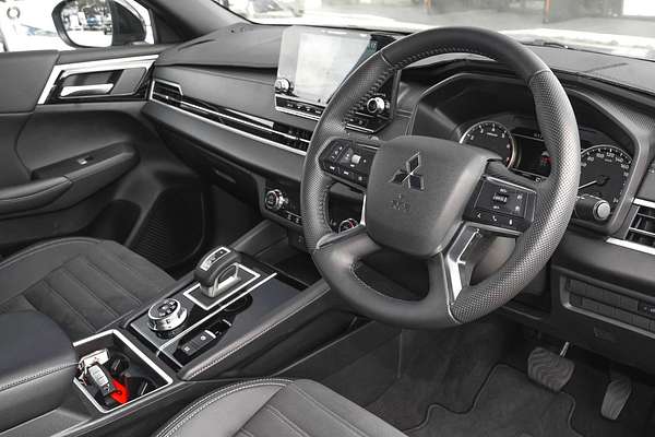 2024 Mitsubishi Outlander Black Edition ZM