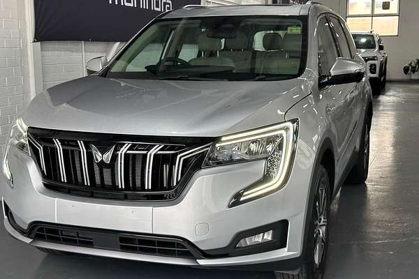 2023 Mahindra XUV700 AX7L