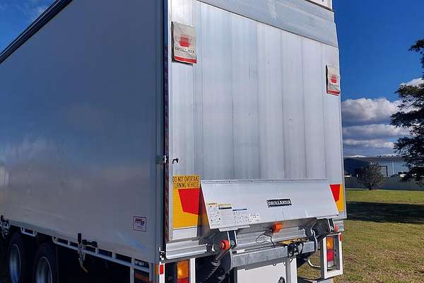 2023 Fuso Fighter 2427 2427 6x4
