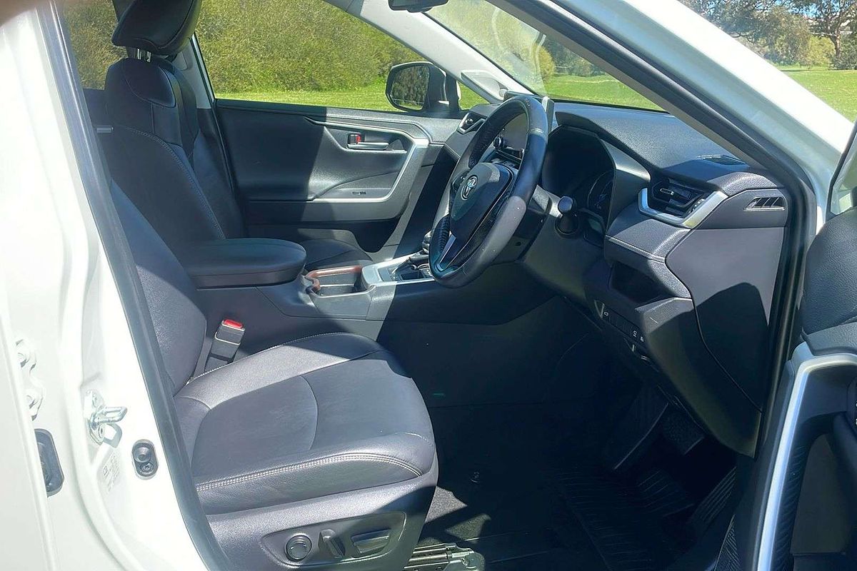 2020 Toyota RAV4 Cruiser AXAH52R