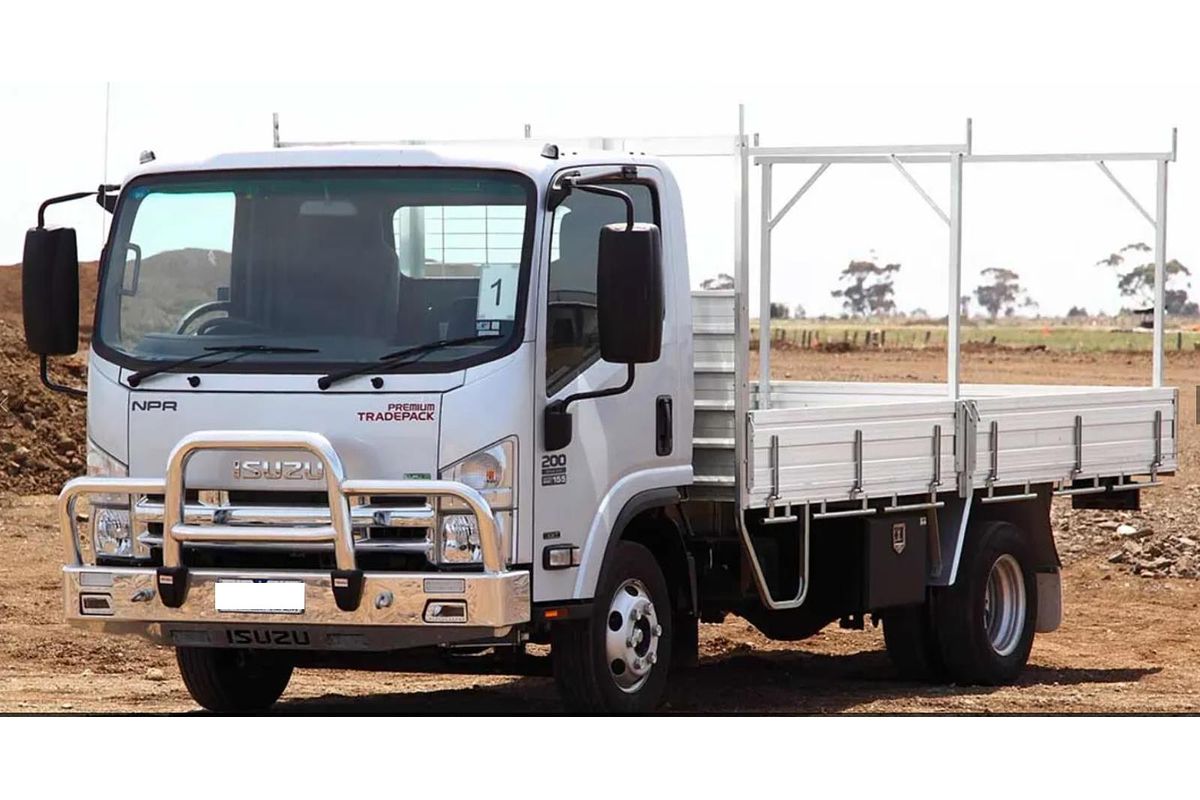 2013 Isuzu NPR 275 MEDIUM NH 4x2