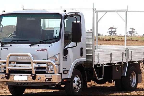 2013 Isuzu NPR 275 MEDIUM NH 4x2