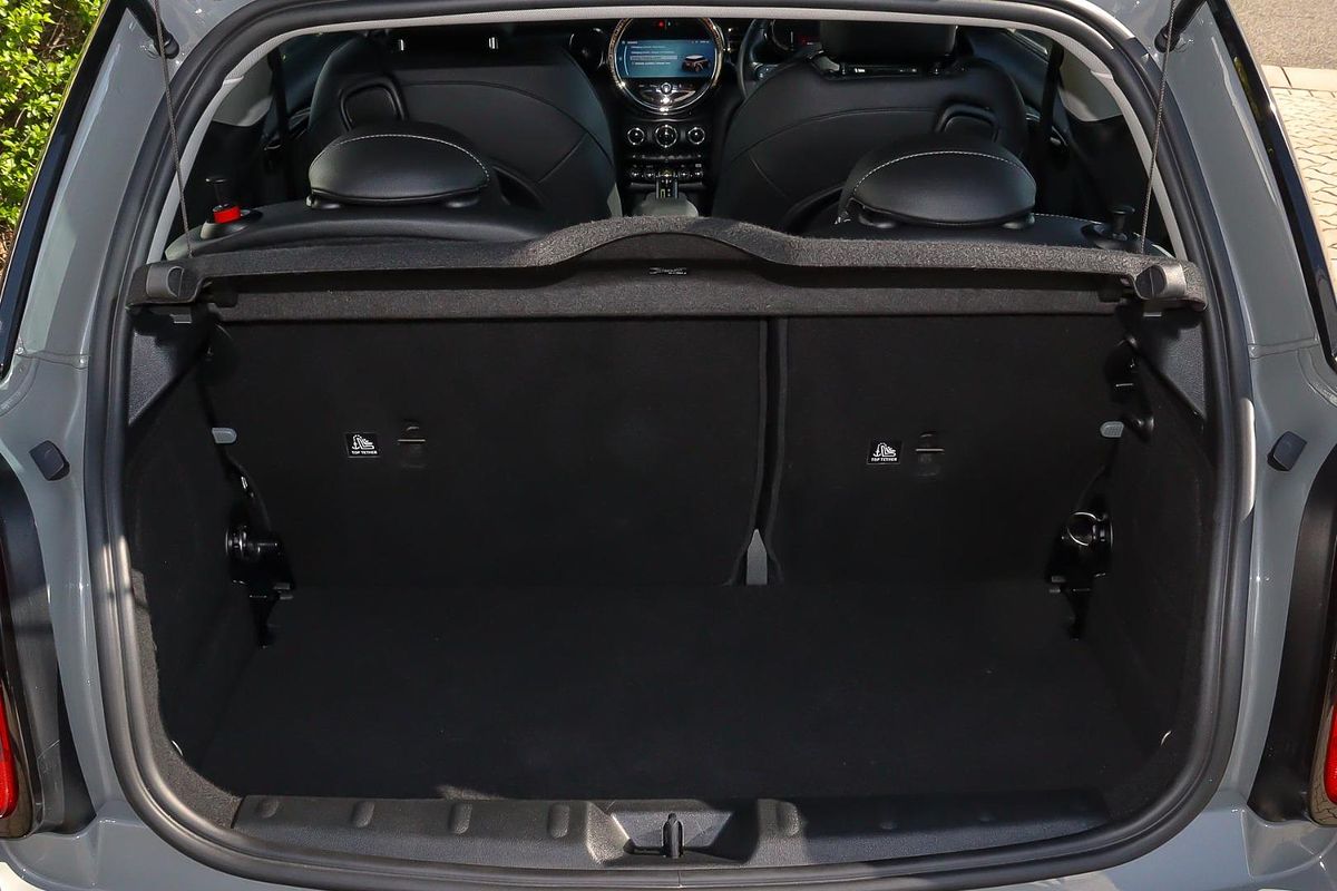 2022 MINI Hatch Cooper SE Classic F56 LCI-2