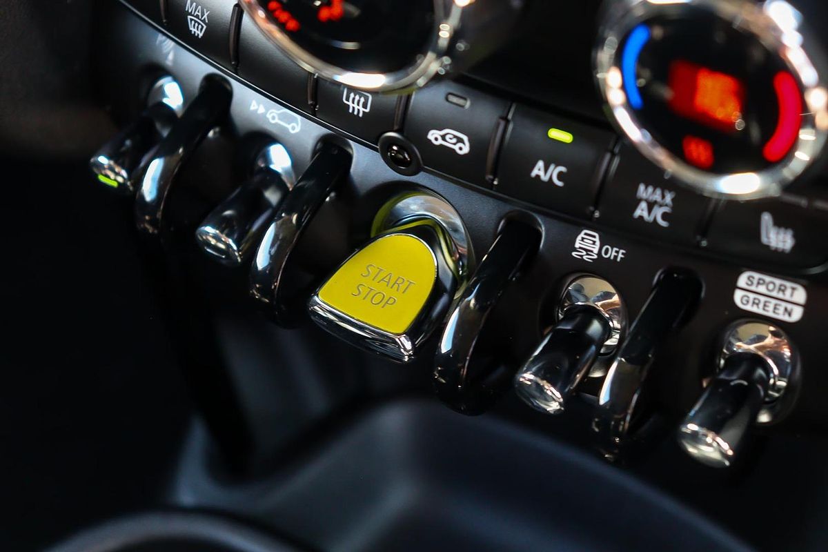2022 MINI Hatch Cooper SE Classic F56 LCI-2