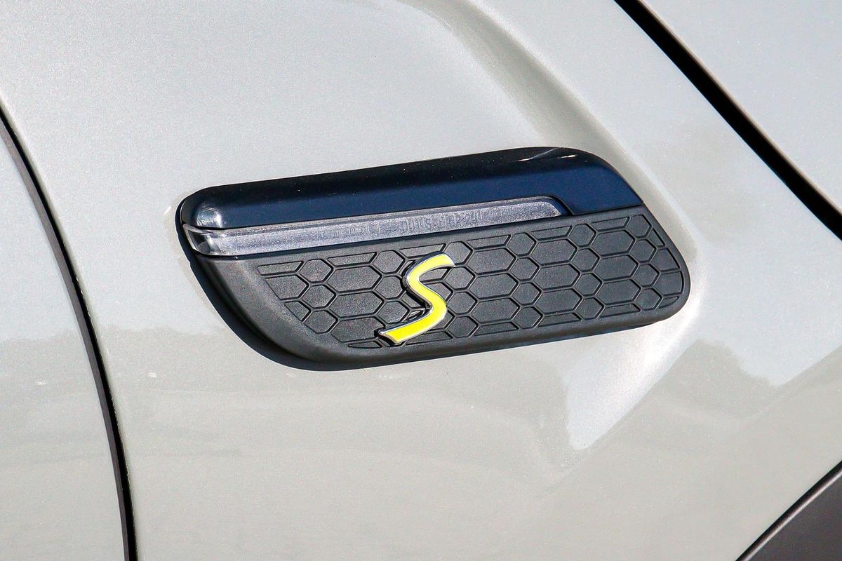2022 MINI Hatch Cooper SE Classic F56 LCI-2