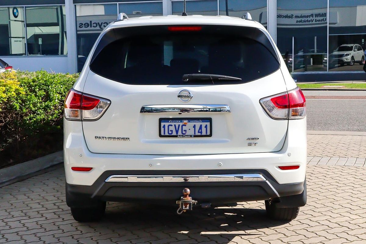 2015 Nissan Pathfinder ST N-TREK R52