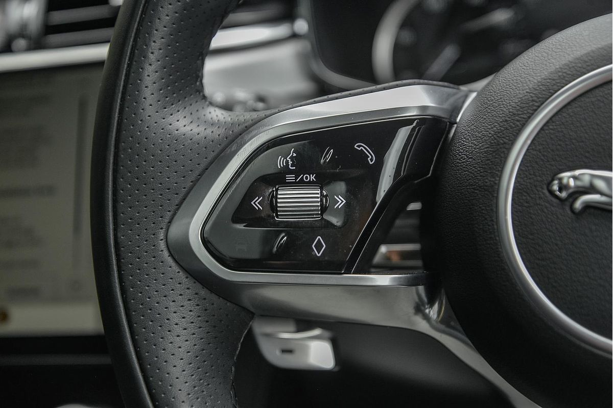 2023 Jaguar F-PACE P250 R-Dynamic SE X761