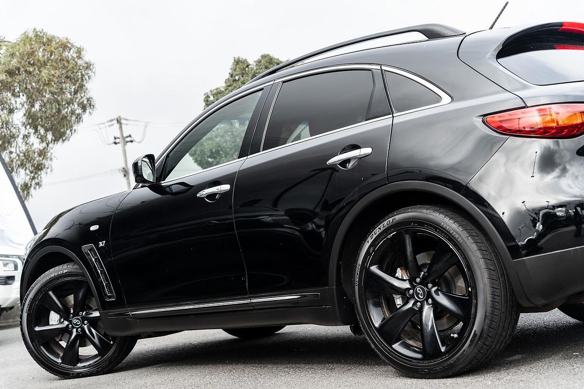 2016 INFINITI QX70 S Premium S51