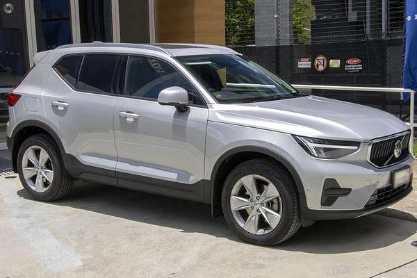 2024 Volvo XC40 Plus B4