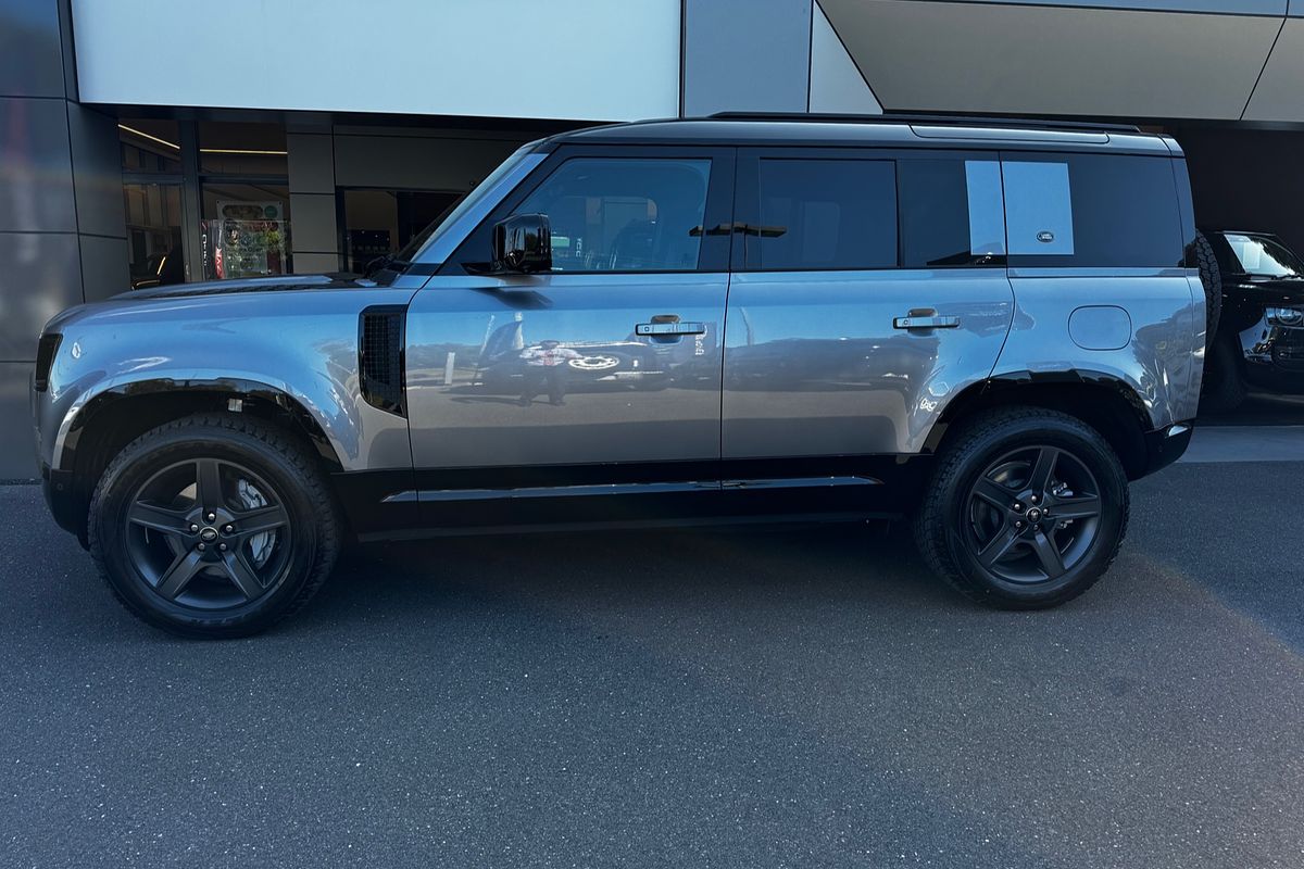 2024 Land Rover Defender 110 P400e X-Dynamic SE L663