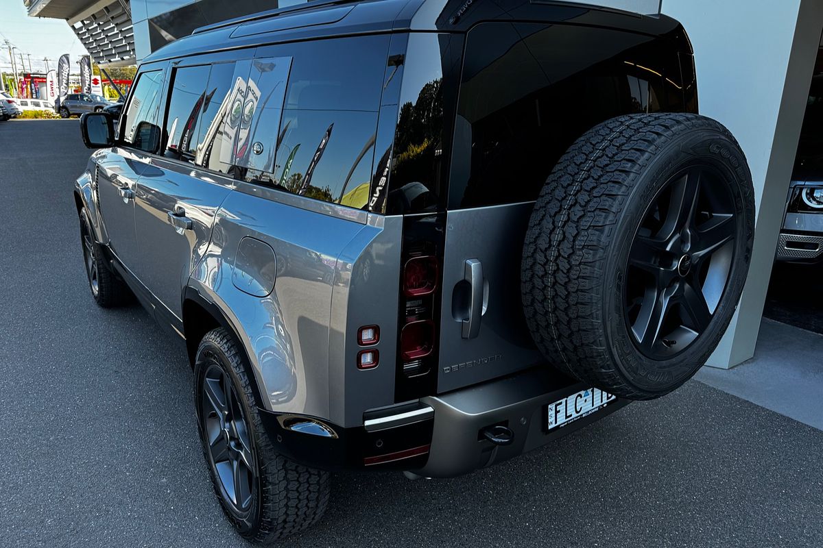2024 Land Rover Defender 110 P400e X-Dynamic SE L663