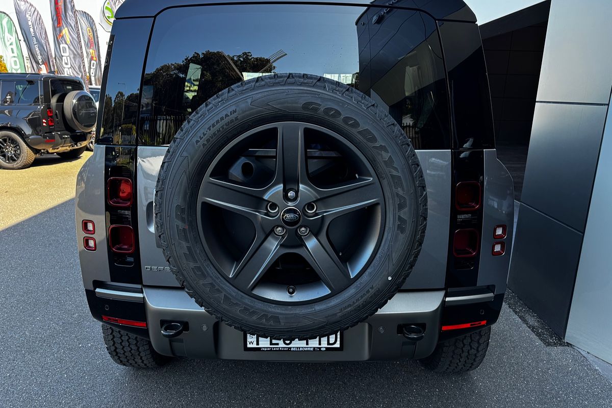 2024 Land Rover Defender 110 P400e X-Dynamic SE L663