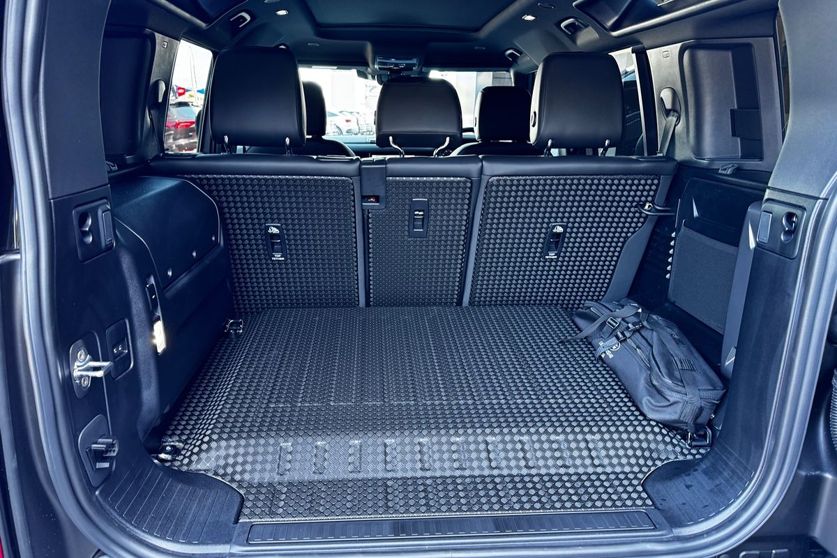 2024 Land Rover Defender 110 P400e X-Dynamic SE L663