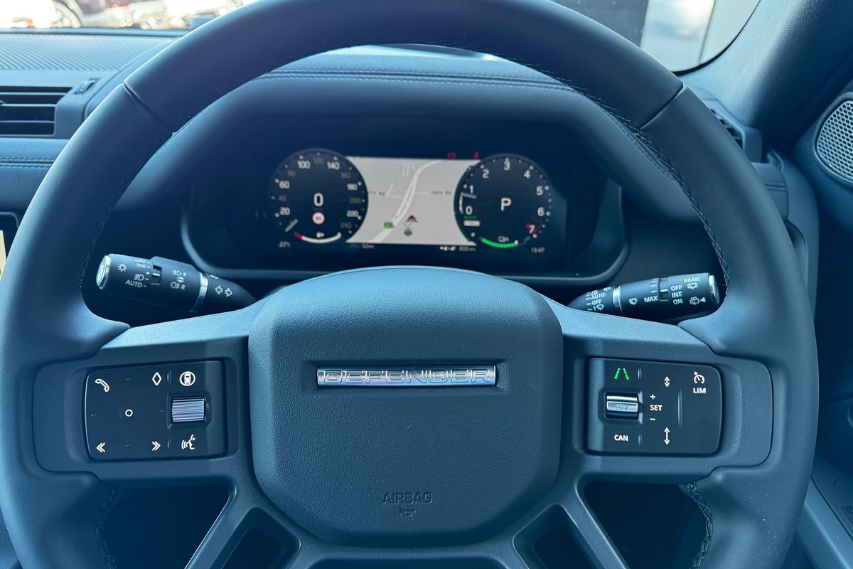 2024 Land Rover Defender 110 P400e X-Dynamic SE L663