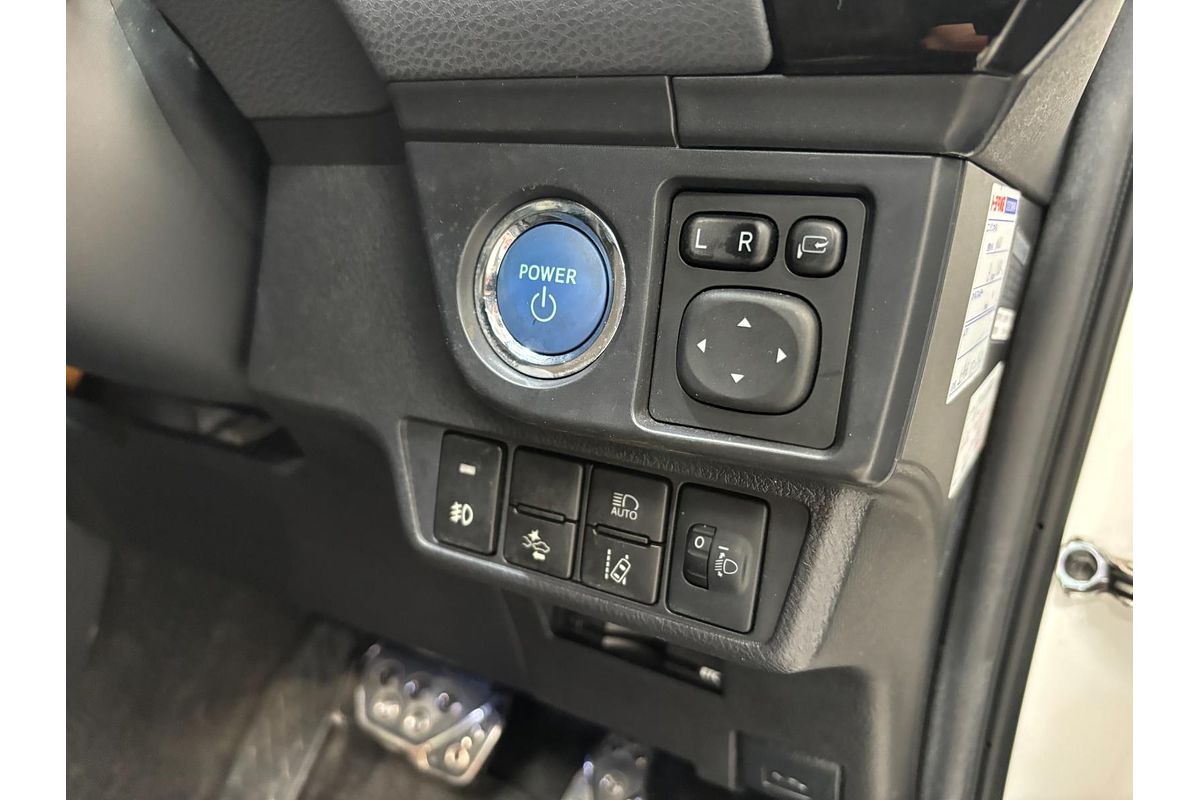 2016 Toyota Corolla Fielder Hybrid Fielder Hybrid Cross NKE165