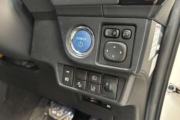 2016 Toyota Corolla Fielder Hybrid Fielder Hybrid Cross NKE165