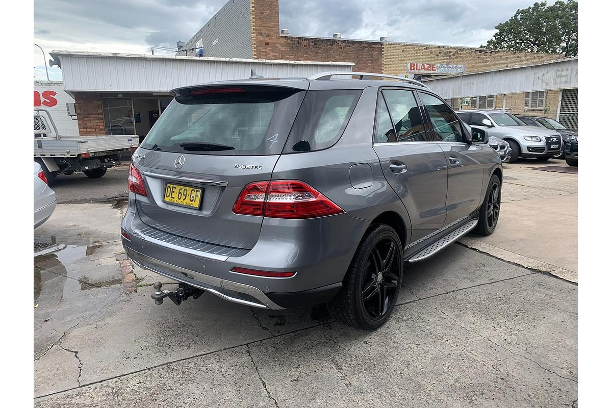 2013 Mercedes-Benz M-Class ML250 BlueTEC W166