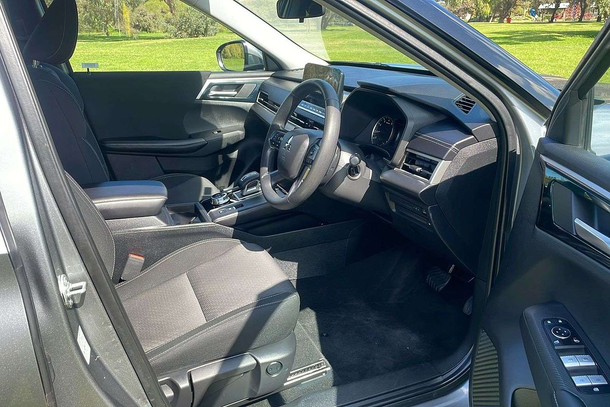 2022 Mitsubishi Outlander ES ZM