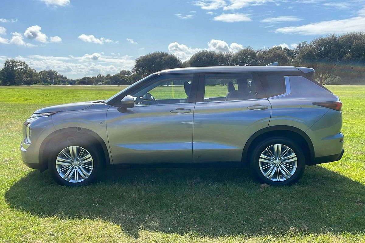 2022 Mitsubishi Outlander ES ZM
