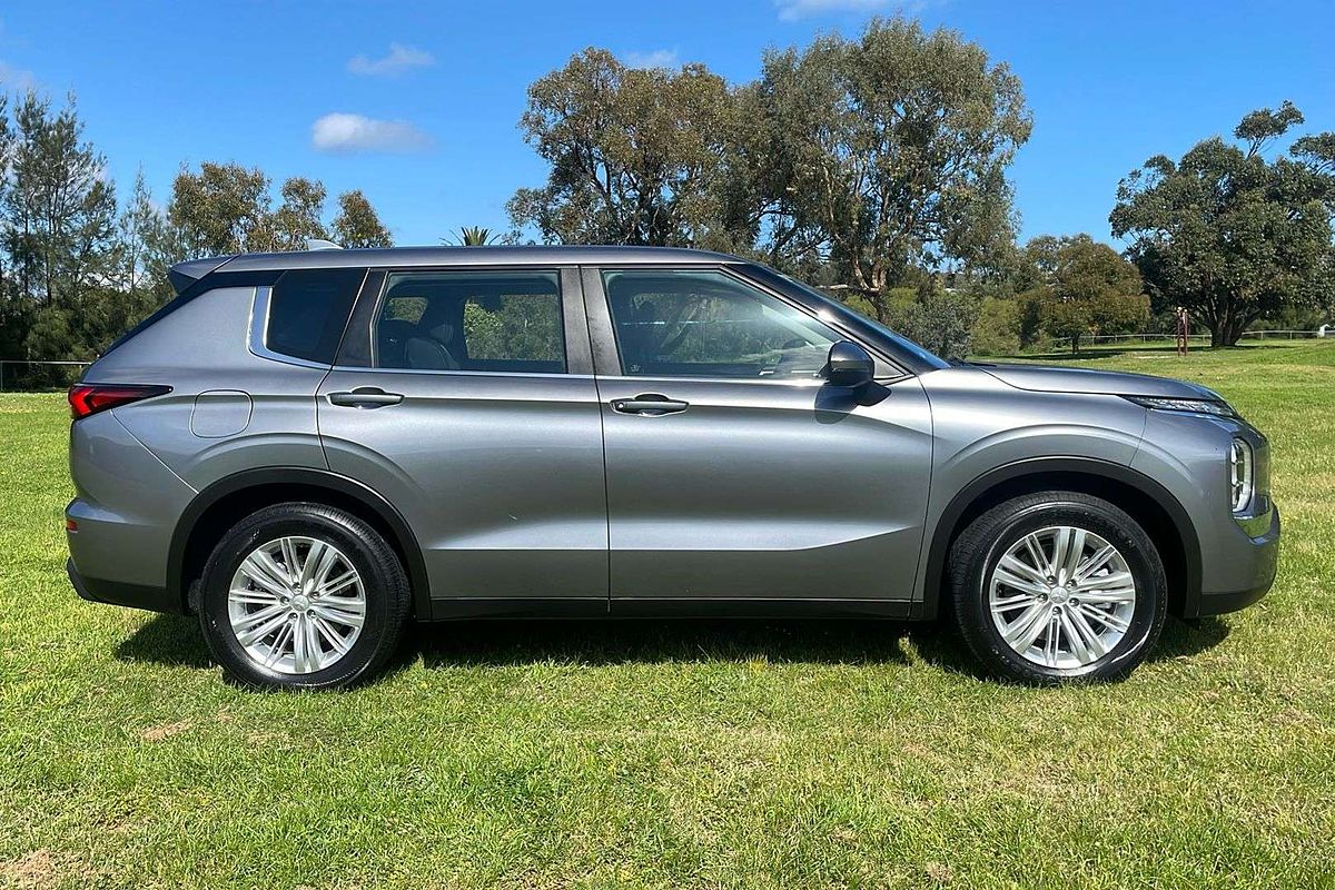 2022 Mitsubishi Outlander ES ZM
