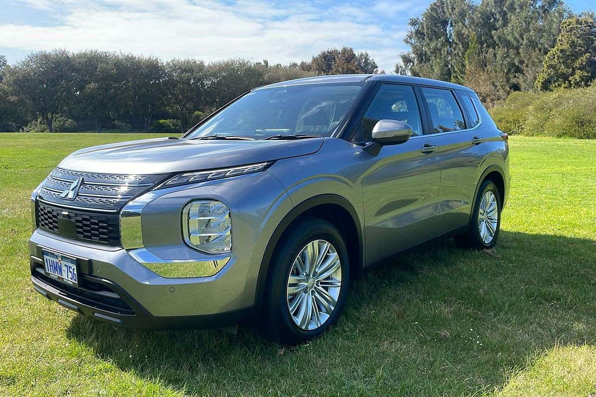 2022 Mitsubishi Outlander ES ZM