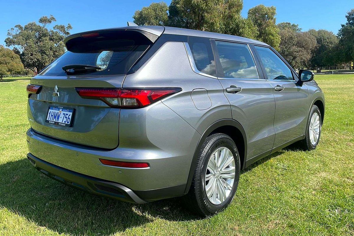 2022 Mitsubishi Outlander ES ZM