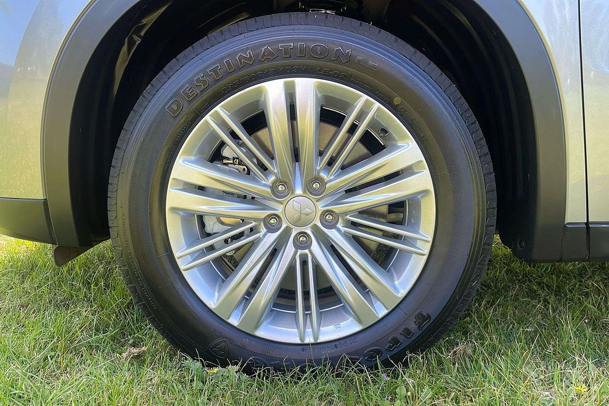 2022 Mitsubishi Outlander ES ZM