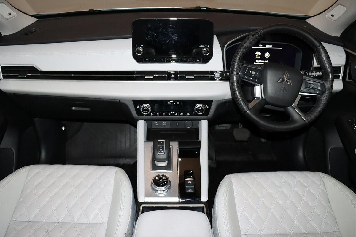2023 Mitsubishi Outlander Exceed ZM