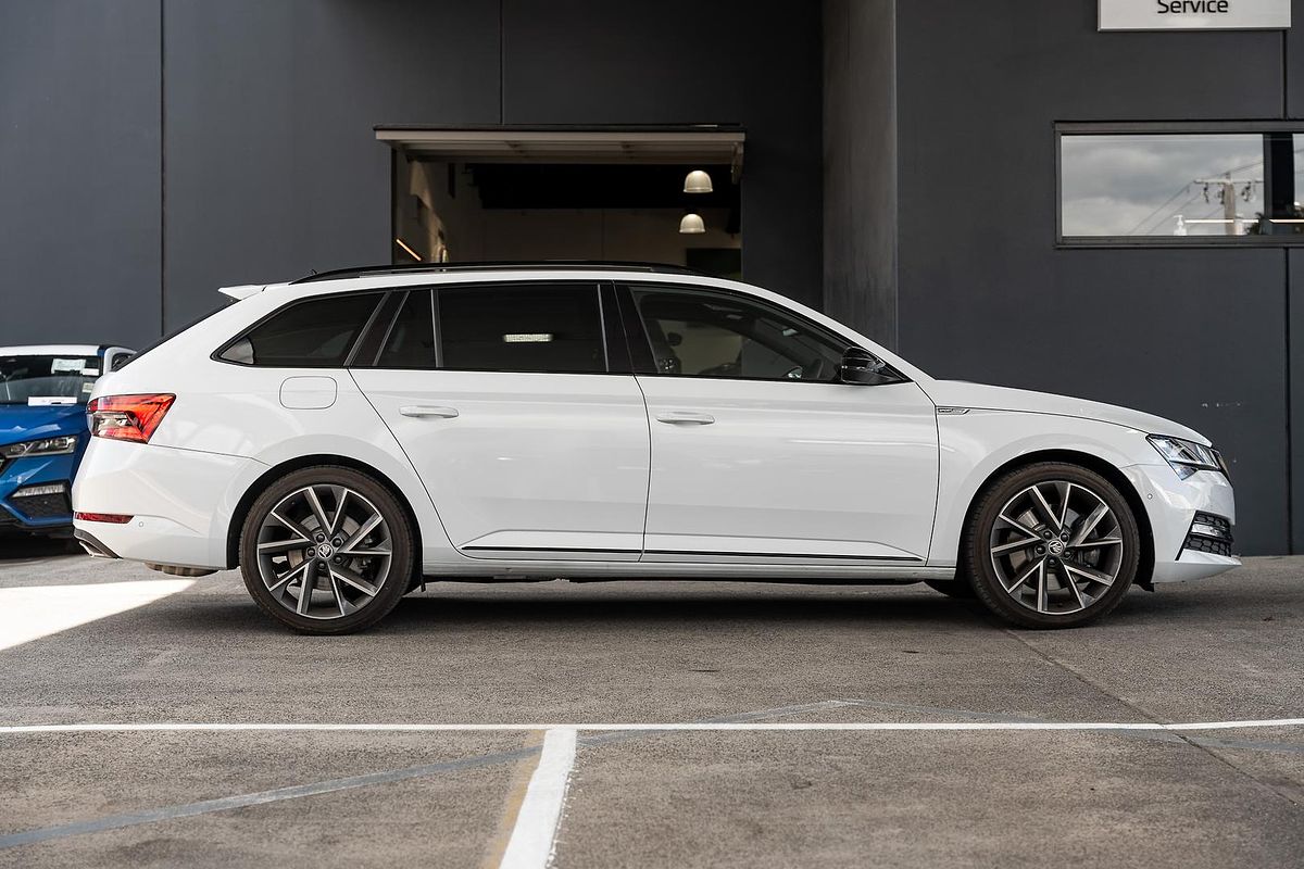 2023 ŠKODA Superb 206TSI SportLine NP