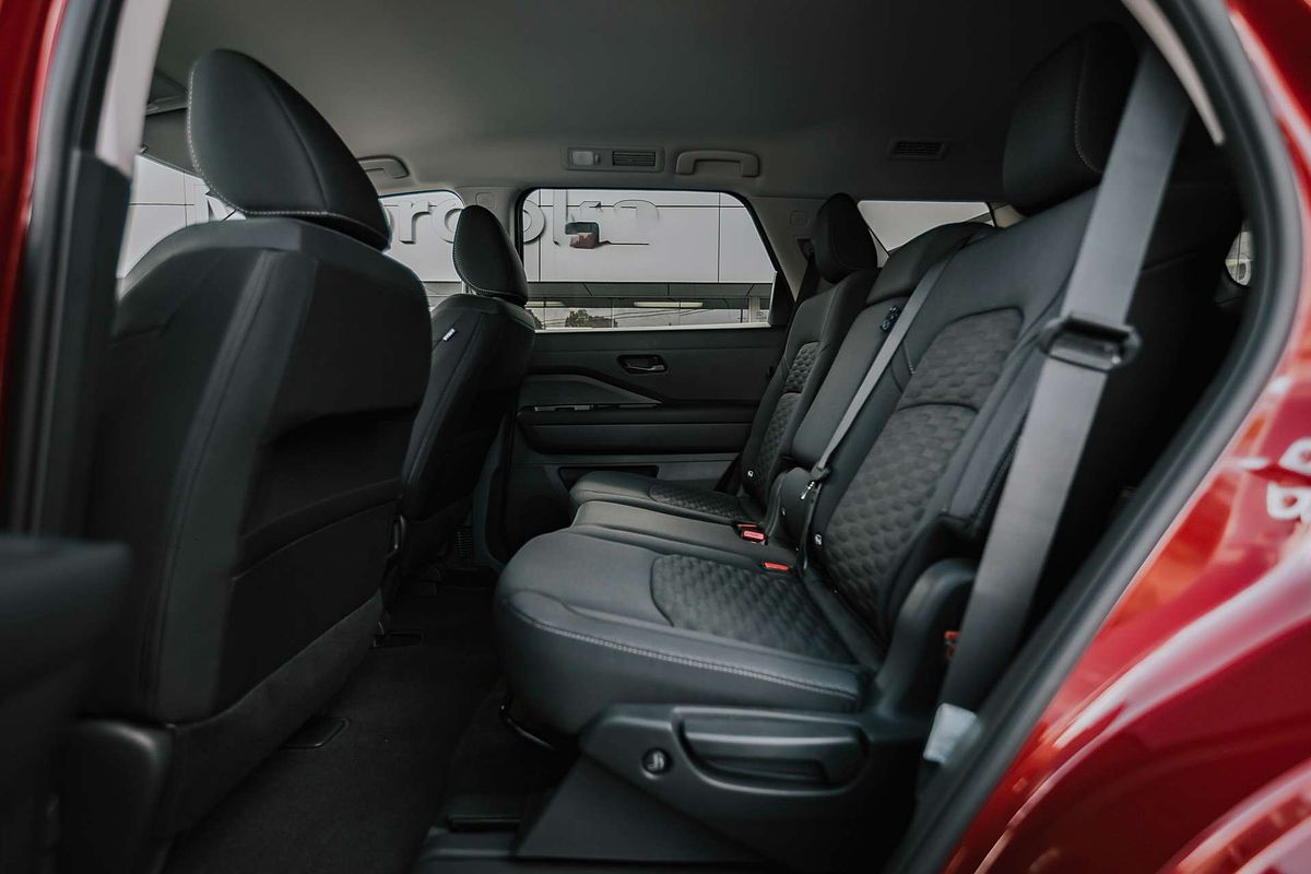 2024 Nissan Pathfinder ST-L R53