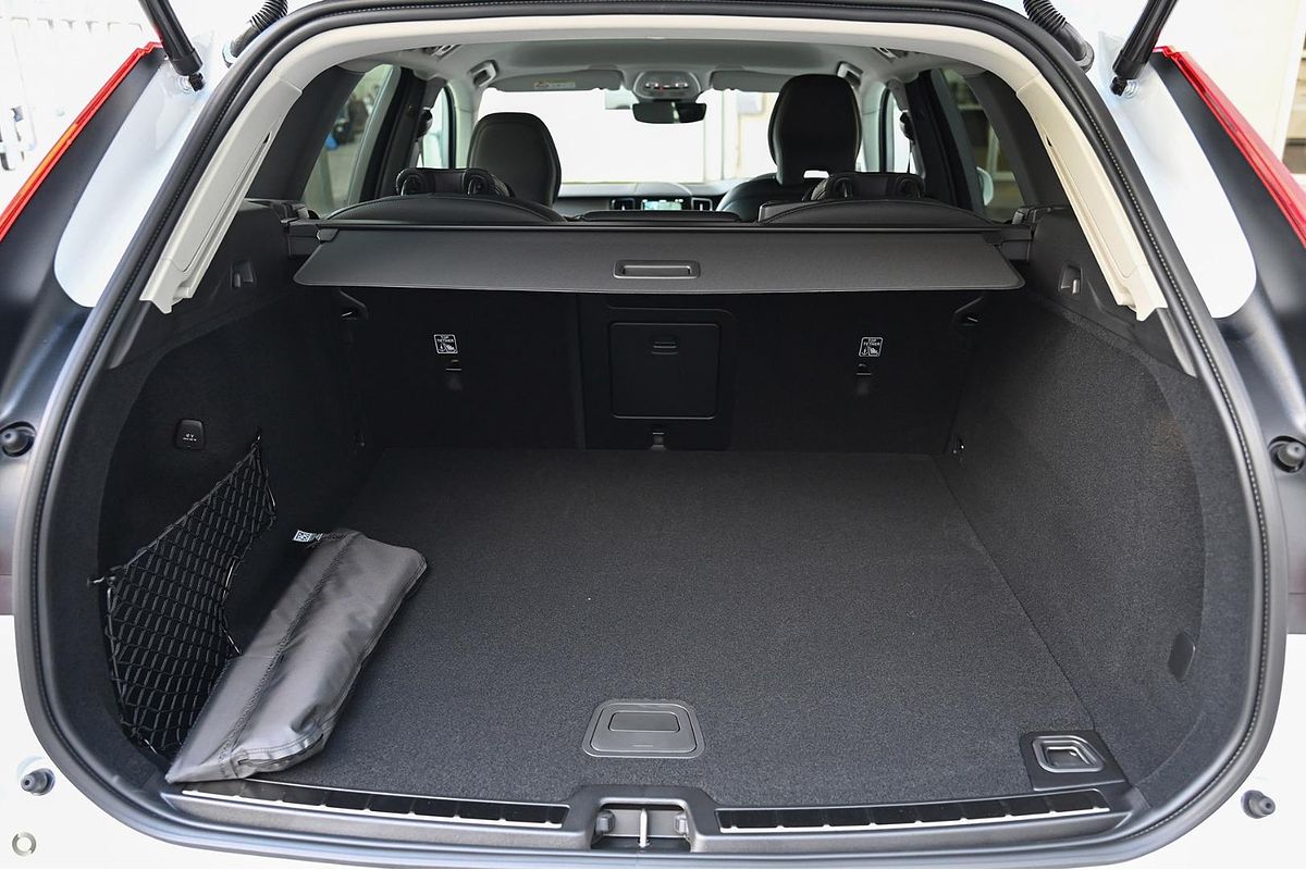2024 Volvo XC60 Plus B5