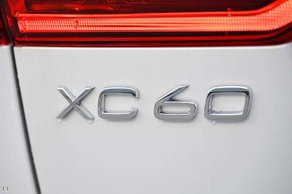 2024 Volvo XC60 Plus B5