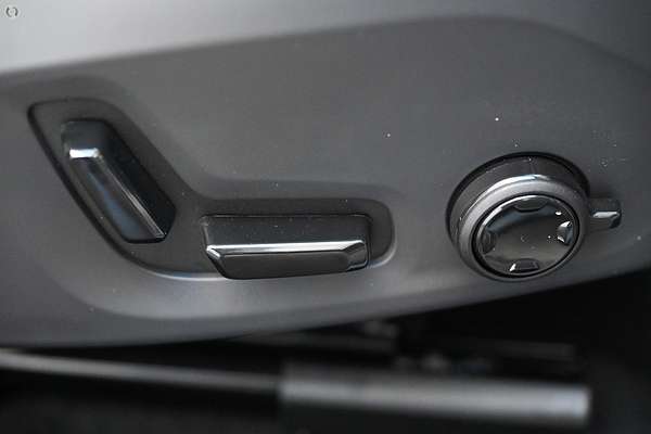 2024 Volvo XC60 Plus B5