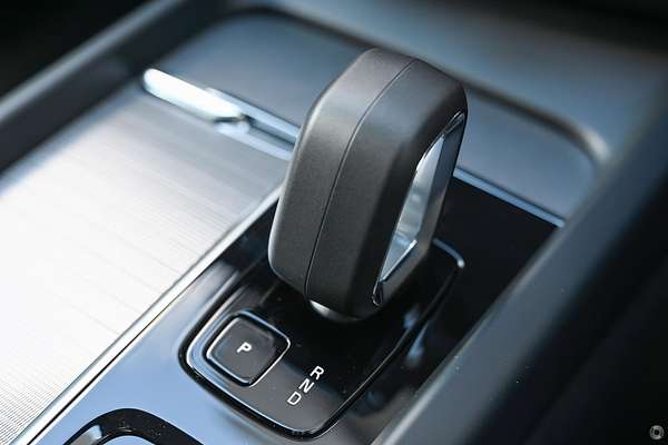 2024 Volvo XC60 Plus B5