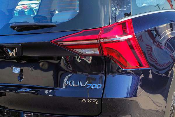 2024 Mahindra XUV700 AX7L
