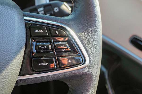2024 Mahindra XUV700 AX7L