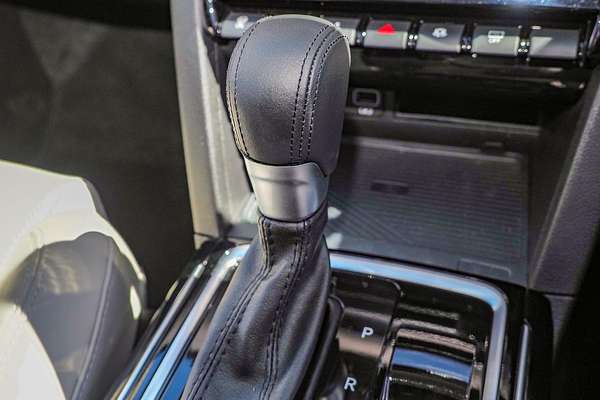2024 Mahindra XUV700 AX7L