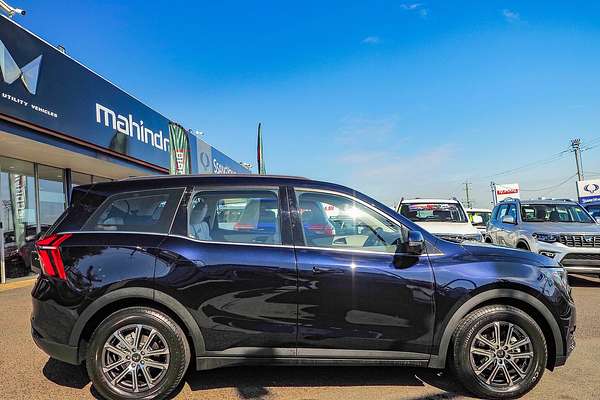 2024 Mahindra XUV700 AX7L