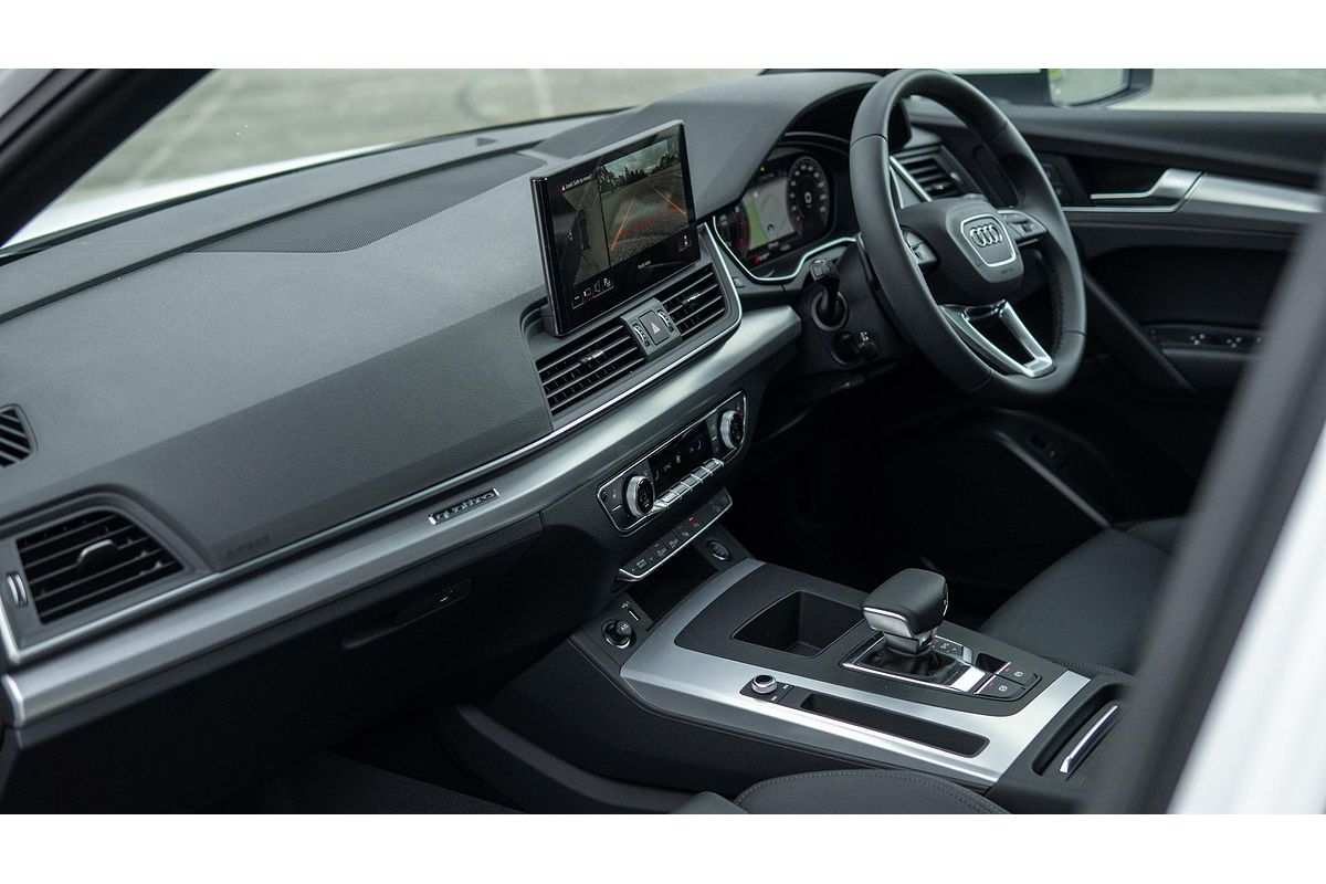 2024 Audi Q5 45 TFSI Sport FY