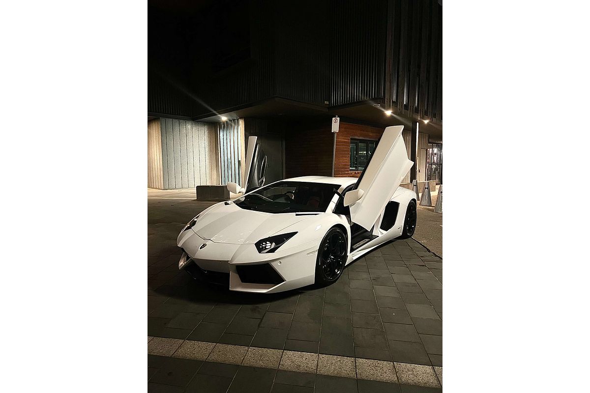 2012 Lamborghini Aventador LP700-4 834